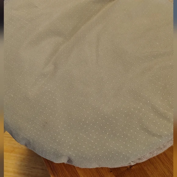 Shell Shaped Pet Bed - Picture 3 of 3